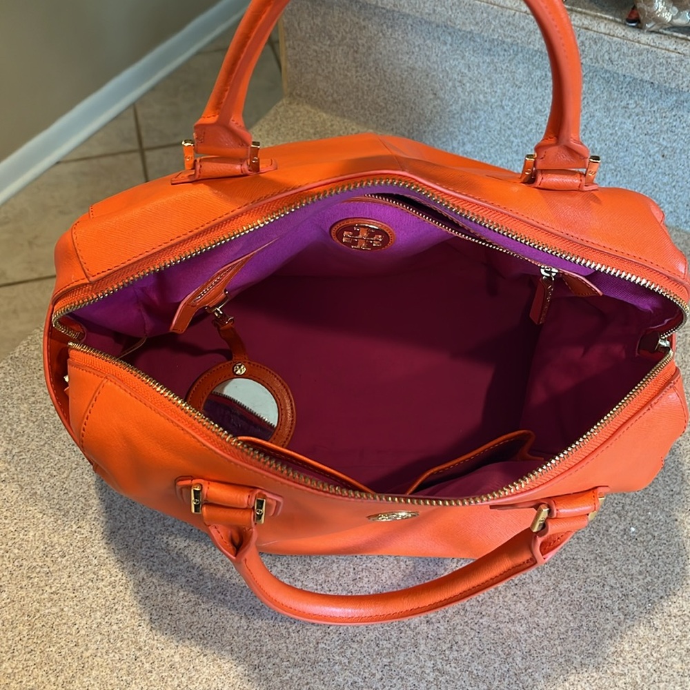 Tory Burch Robinson Purse - Picture 6 of 7